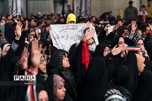 دیدار هزاران نفر از دانش‌آموزان و دانشجویان با مقام معظم رهبری