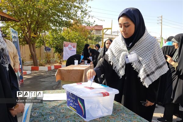 برگزاری مراسم نمادین انتخابات شوراهای دانش‌آموزی  در شیراز