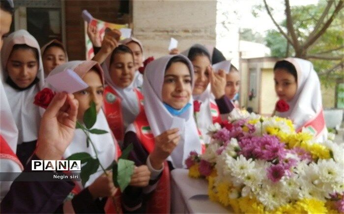 انتخابات شورای دانش‌آموزی دبستان شهید اکبرلو در پاکدشت/فیلم