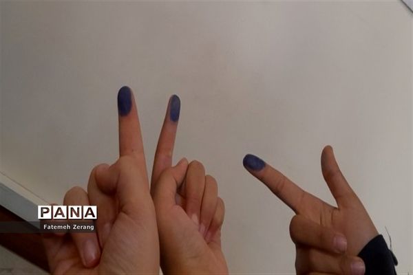 برگزاری انتخابات شورای دانش‌آموزی دبیرستان آرمیتا مصلی نژاد ناحیه ۷ مشهد مشهد