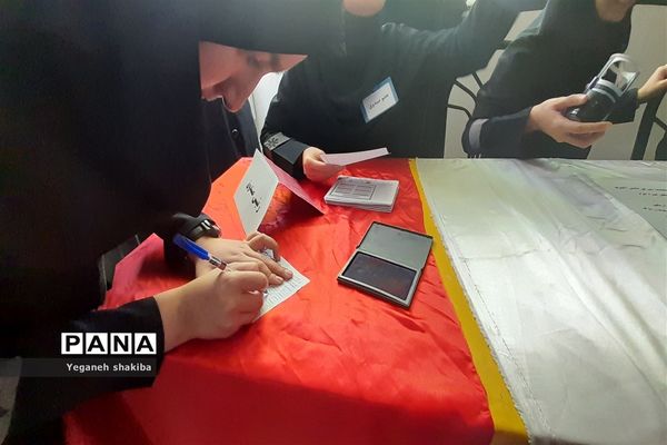 جشن روز دانش‌آموز و انتخابات شورای دانش‌آموزی در دبیرستان فرزانگان دوره دوم شهرستان اسفراین