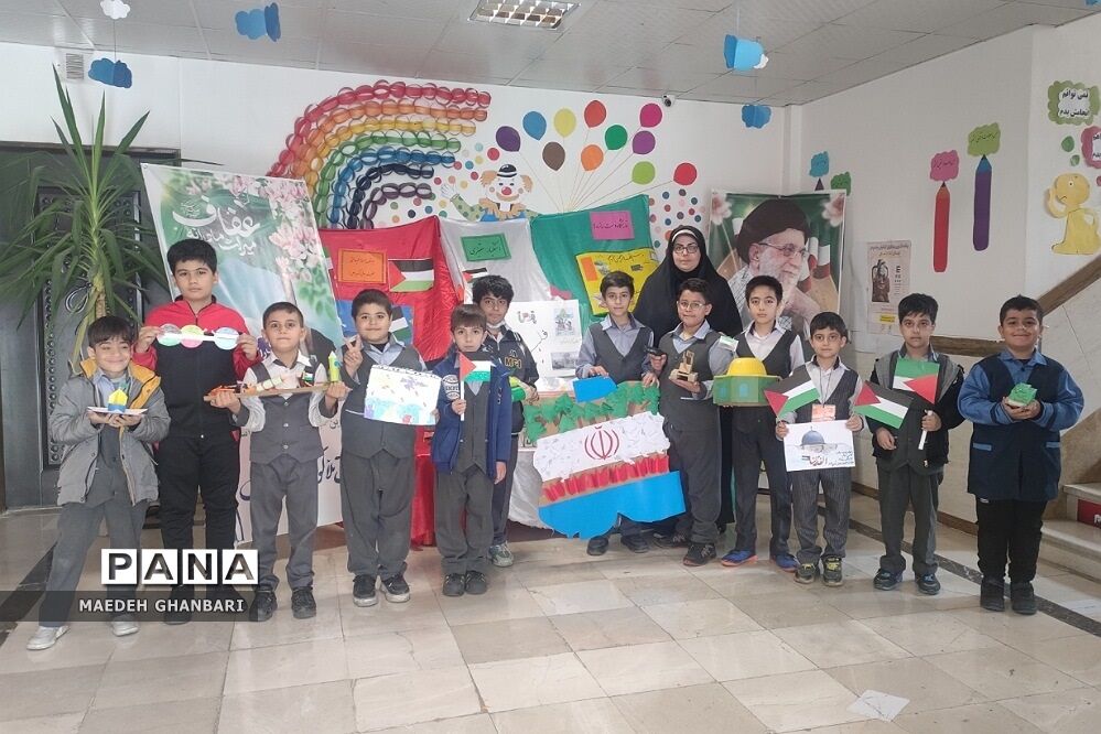 نمایشگاه دست سازه‌های استکبارستیزی، در دبستان پسرانه حضرت رسول اکرم شهرستان پردیس