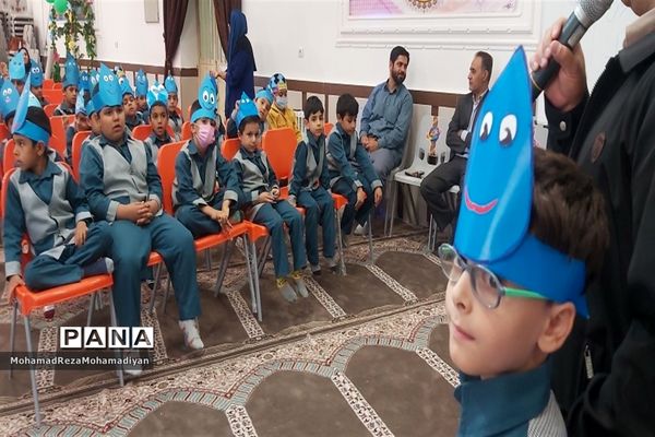 برگزاری جشن آب در دبستان شاهد آقا مصطفی خمینی (ره)کاشمر