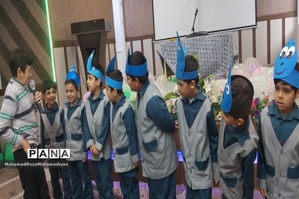 برگزاری جشن آب در دبستان شاهد آقا مصطفی خمینی (ره)کاشمر