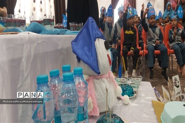 برگزاری جشن آب در دبستان شاهد آقا مصطفی خمینی (ره)کاشمر