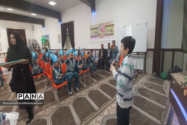 برگزاری جشن آب در دبستان شاهد آقا مصطفی خمینی (ره)کاشمر
