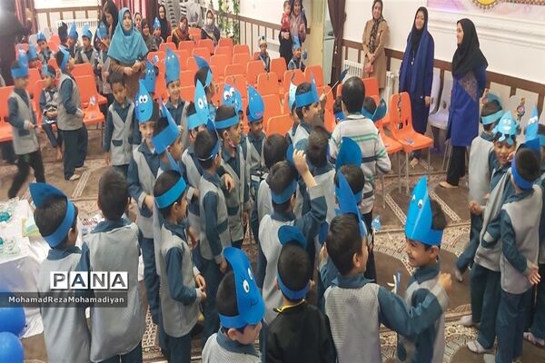 برگزاری جشن آب در دبستان شاهد آقا مصطفی خمینی (ره)کاشمر