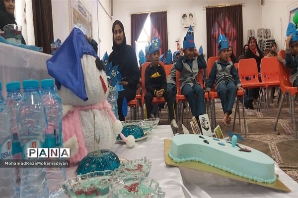 برگزاری جشن آب در دبستان شاهد آقا مصطفی خمینی (ره)کاشمر