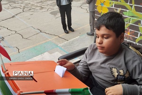 انتخابات شورای دانش‌آموزی در مدارس کهریزک