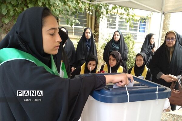 برگزاری بیست و ششمین‌،‌دوره‌ انتخابات شورای دانش‌آموزی در دبیرستان شهید ملاآقایی