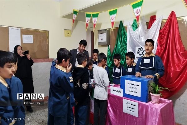 برگزاری انتخابات شوراهای دانش‌آموزی در قرچک