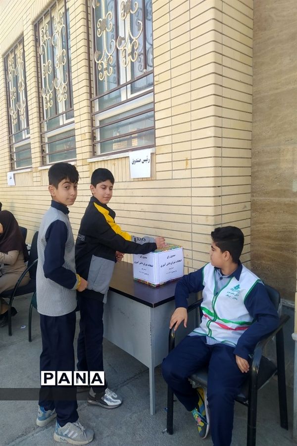 انتخابات شورای دانش‌آموزی مدرسه معلم دوره دوم