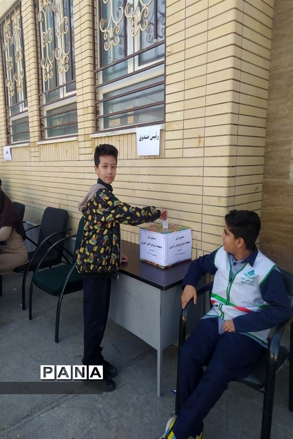 انتخابات شورای دانش‌آموزی مدرسه معلم دوره دوم