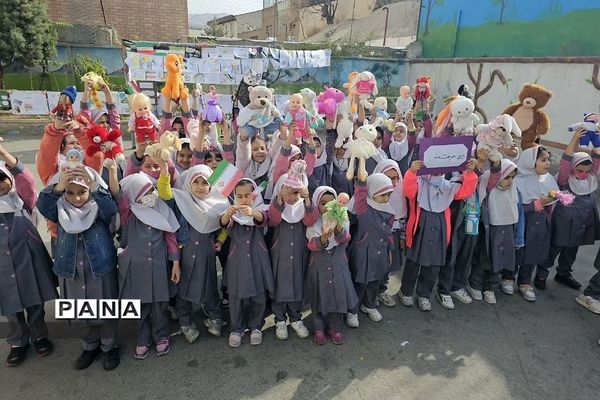 پویش فریاد عروسک‌ها در مدارس دخترانه رودهن