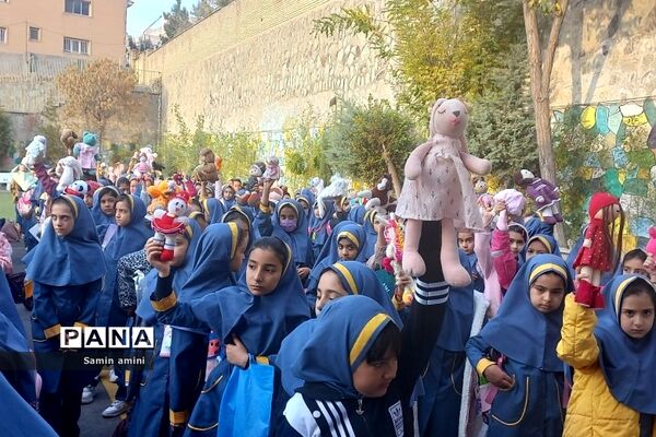 پویش فریاد عروسک‌ها در مدارس دخترانه رودهن
