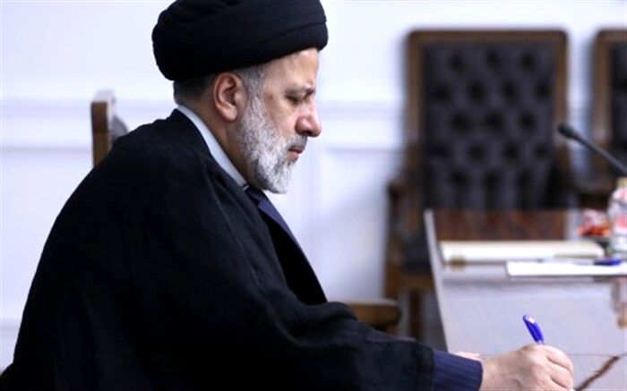 آیت الله رئیسی انتصاب حسین دهقان به ریاست بنیاد مستضعفان را تبریک گفت