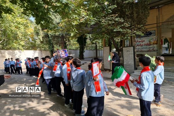 میثاق دانش‌آموزان ناحیه دو شیراز با شهدا به‌مناسبت هفته بسیج دانش آموزی
