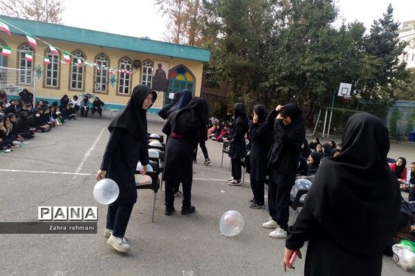 جشن روز دانش‌آموز در دبیرستان حجاب ناحیه یک شهرری