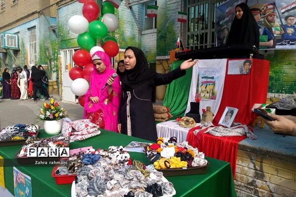 جشن روز دانش‌آموز در دبیرستان حجاب ناحیه یک شهرری