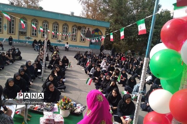 جشن روز دانش‌آموز در دبیرستان حجاب ناحیه یک شهرری