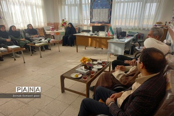 دیدار نماینده ترشیز با دانش‌آموزان دبیرستان حضرت مریم شهرستان کاشمر