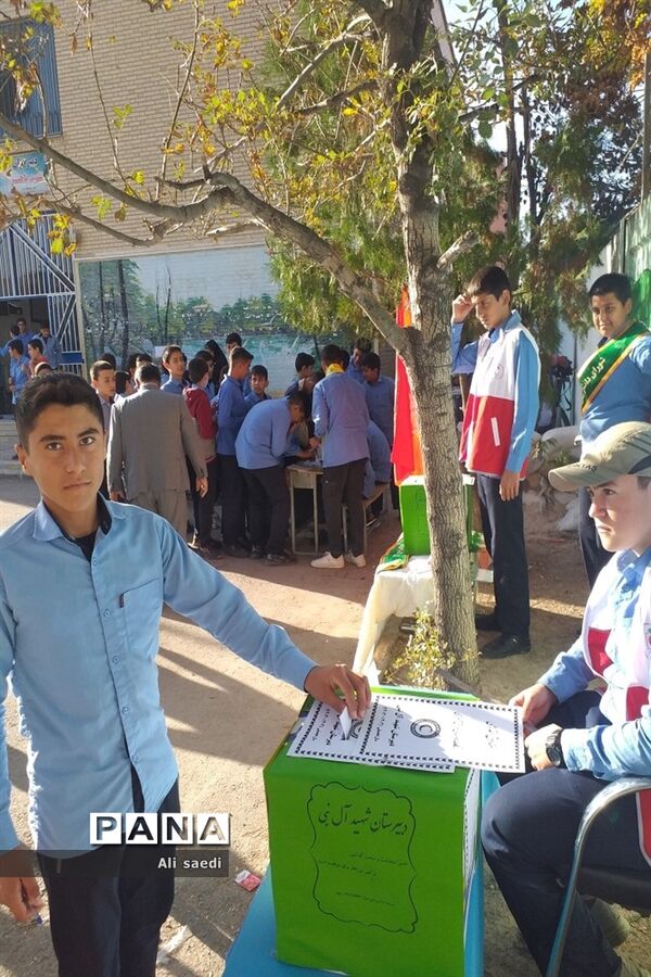 برگزاری انتخابات شورای دانش‌آموزی و شورای دانش‌آموزی هلال احمردبیرستان شهید آل نبی شهرستان بجنورد