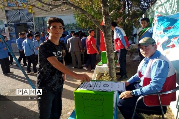 برگزاری انتخابات شورای دانش‌آموزی و شورای دانش‌آموزی هلال احمردبیرستان شهید آل نبی شهرستان بجنورد