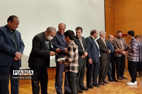 مراسم تجلیل از برگزیدگان علمی خانواده‌های ایثارگران در شیراز