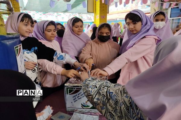 انتخابات شورای دانش‌آموزی در دبستان فرهنگ دختران منطقه ۱۳ تهر