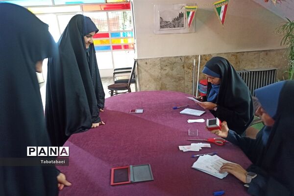 انتخابات شورای دانش‌آموزی دبیرستان زینبیه منطقه ۱۳