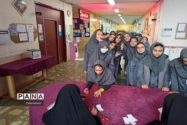 انتخابات شورای دانش‌آموزی دبیرستان زینبیه منطقه ۱۳