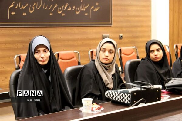 آیین تجلیل از نو معلمان ابتدایی ناحیه یک بهارستان