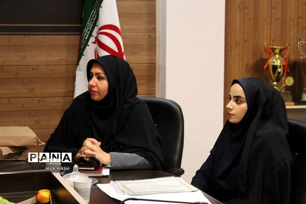 آیین تجلیل از نو معلمان ابتدایی ناحیه یک بهارستان