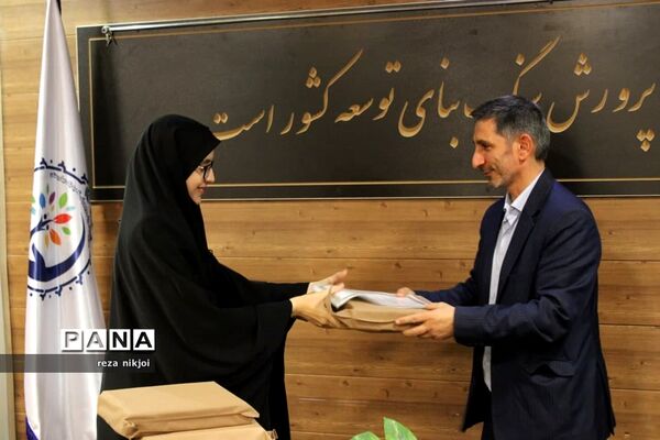 آیین تجلیل از نو معلمان ابتدایی ناحیه یک بهارستان