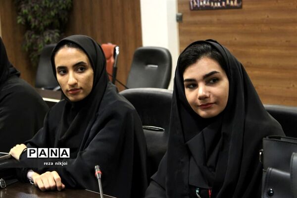 آیین تجلیل از نو معلمان ابتدایی ناحیه یک بهارستان