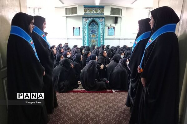 گرامیداشت روز دانش‌آموز در دبیرستان حضرت خدیجه (س) قم