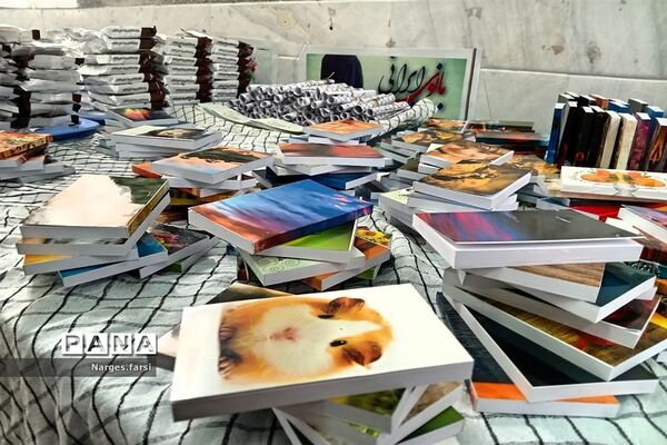 گرامیداشت روز دانش‌آموز در دبیرستان حضرت خدیجه (س) قم