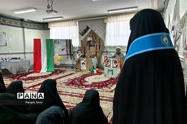 گرامیداشت روز دانش‌آموز در دبیرستان حضرت خدیجه (س) قم