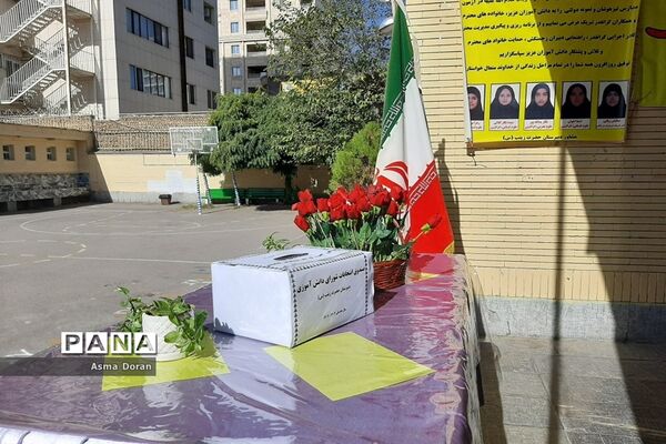 انتخابات شورای دانش‌آموزی در دبیرستان حضرت زینب(س) ناحیه سه