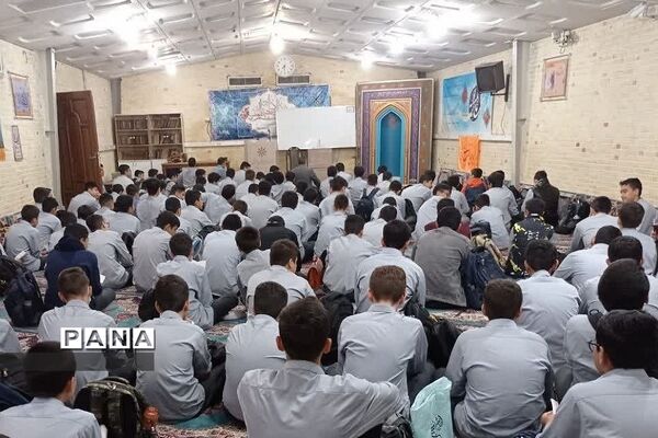 مراسم دعای توسل در دبیرستان شهید بهشتی ناحیه ۲ ری