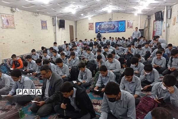 مراسم دعای توسل در دبیرستان شهید بهشتی ناحیه ۲ ری