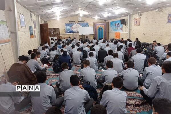 مراسم دعای توسل در دبیرستان شهید بهشتی ناحیه ۲ ری