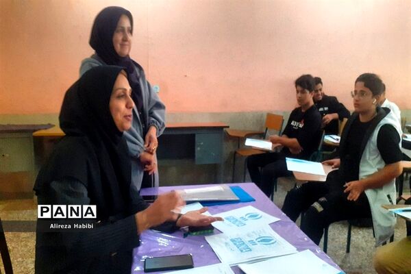 برگزاری کارگاه آموزش خبرنویسی ویژه دانش‌آموز خبرنگاران پسر در کانون شهدای فرهنگی ملارد