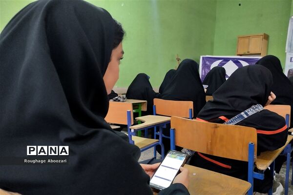 برگزاری کارگاه آموزش خبرنویسی ویژه دانش‌آموزان دختر در کانون شهدای فرهنگی ملارد