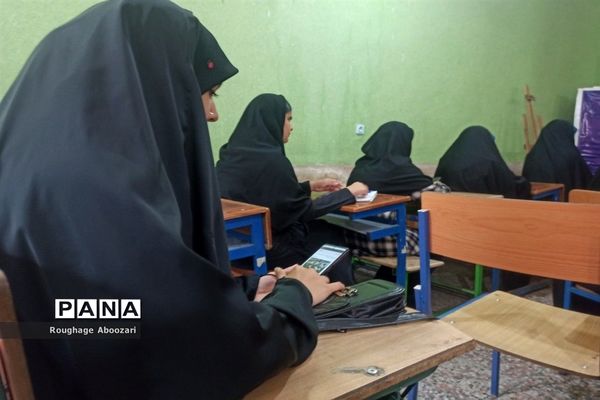 برگزاری کارگاه آموزش خبرنویسی ویژه دانش‌آموزان دختر در کانون شهدای فرهنگی ملارد