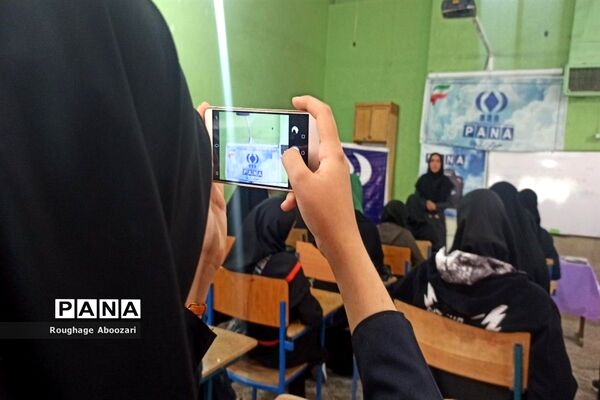 برگزاری کارگاه آموزش خبرنویسی ویژه دانش‌آموزان دختر در کانون شهدای فرهنگی ملارد
