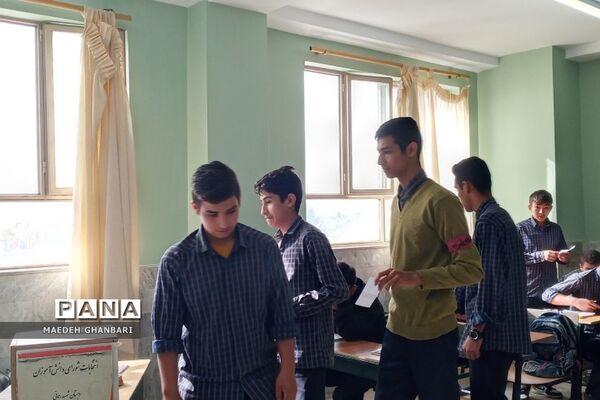 برگزاری انتخابات شورای دانش‌آموزی در مدارس پسرانه شهرستان پردیس