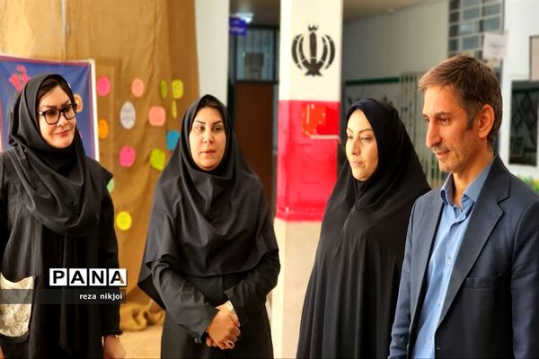 نمایشگاه دست سازه‌های هنرستان هنرهای زیبا ناحیه یک بهارستان