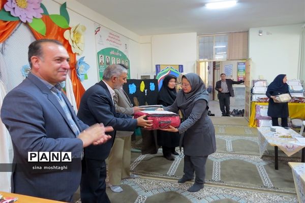 تجلیل از مربیان مدرسه استثنایی نسترن شهرستان بجنورد استان خراسان شمالی