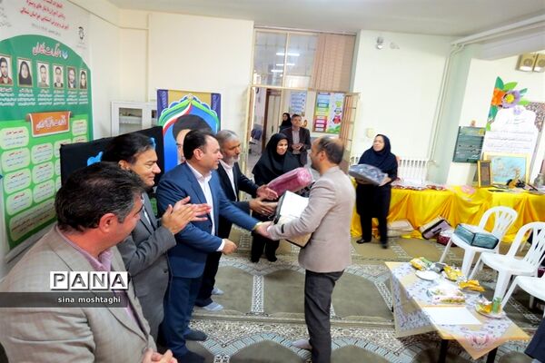 تجلیل از مربیان مدرسه استثنایی نسترن شهرستان بجنورد استان خراسان شمالی